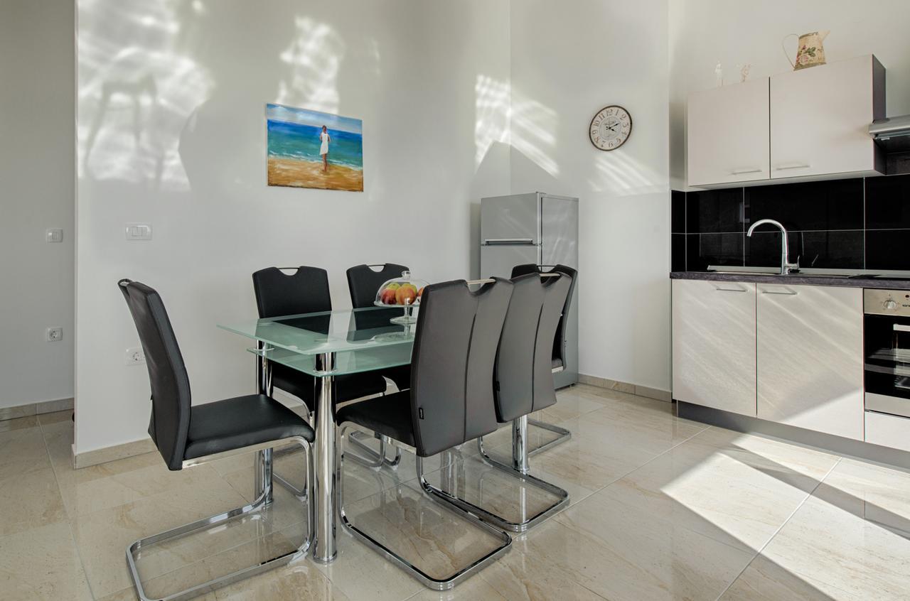 Cezar Luxury Apartment أوميس المظهر الخارجي الصورة