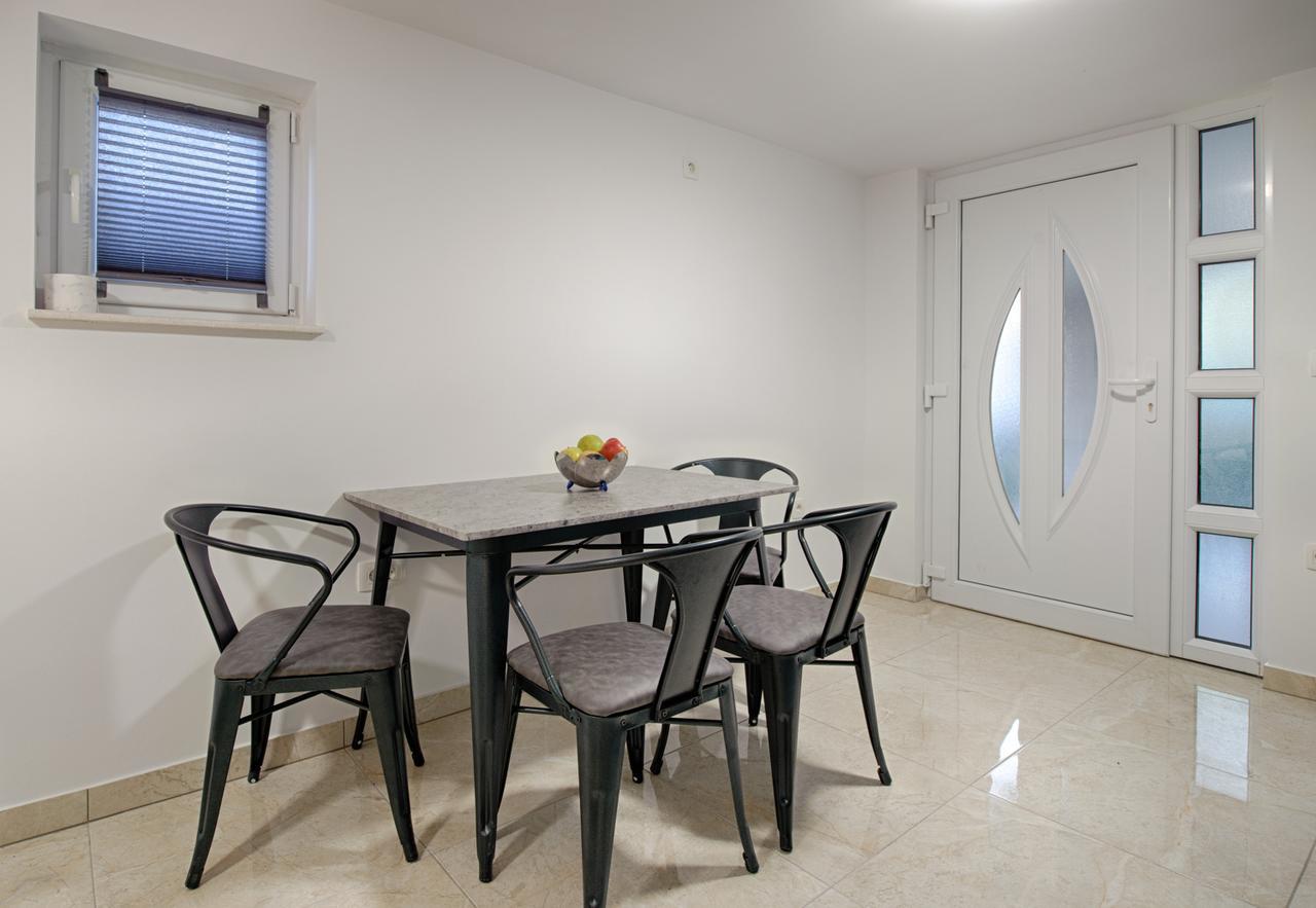Cezar Luxury Apartment أوميس المظهر الخارجي الصورة