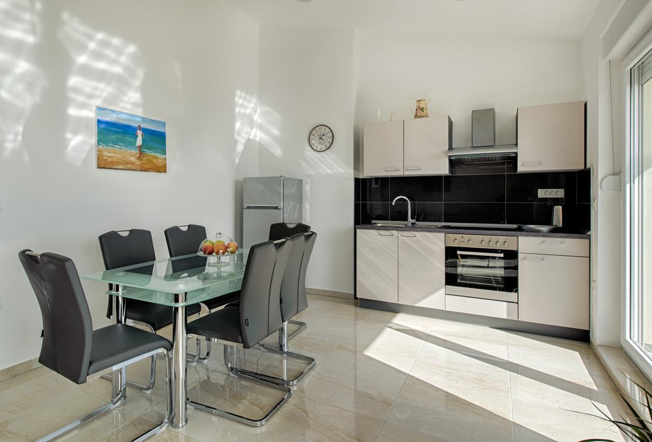 Cezar Luxury Apartment أوميس المظهر الخارجي الصورة