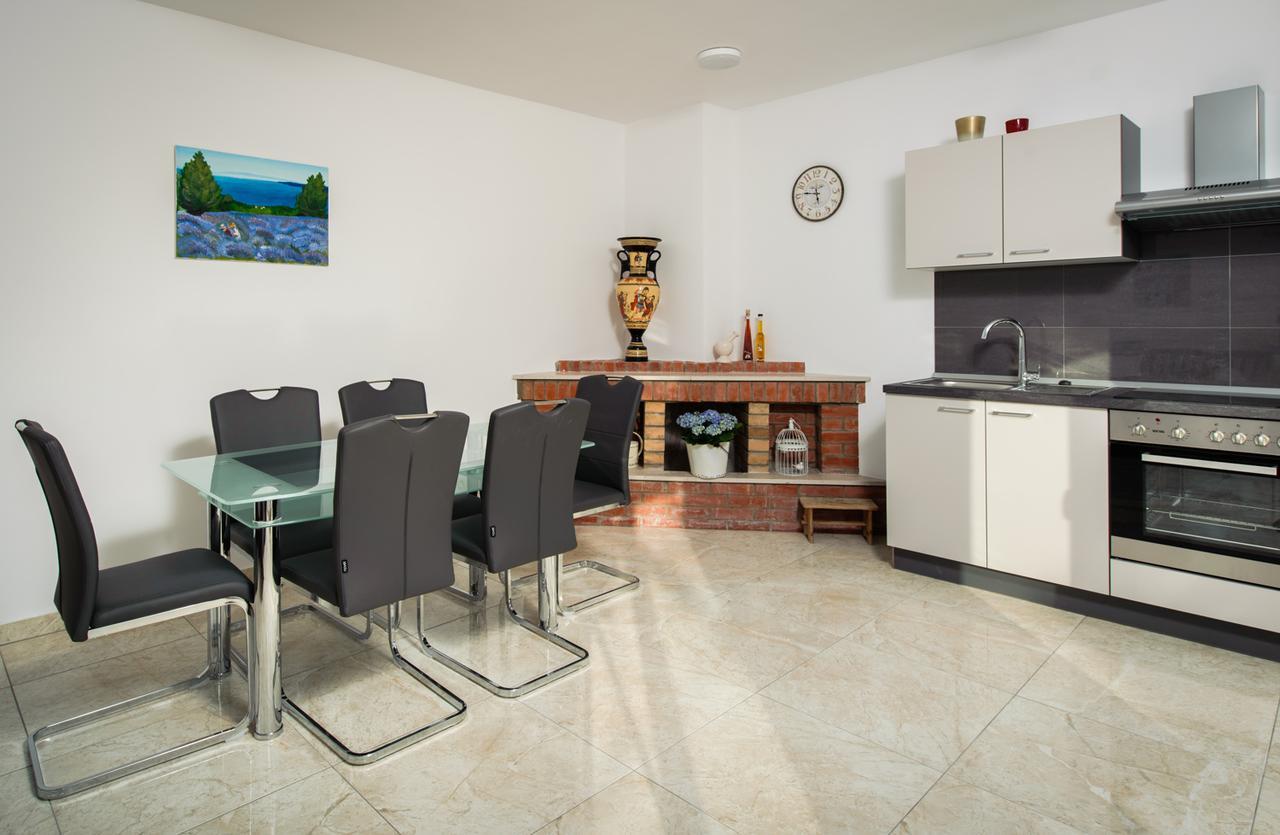 Cezar Luxury Apartment أوميس المظهر الخارجي الصورة